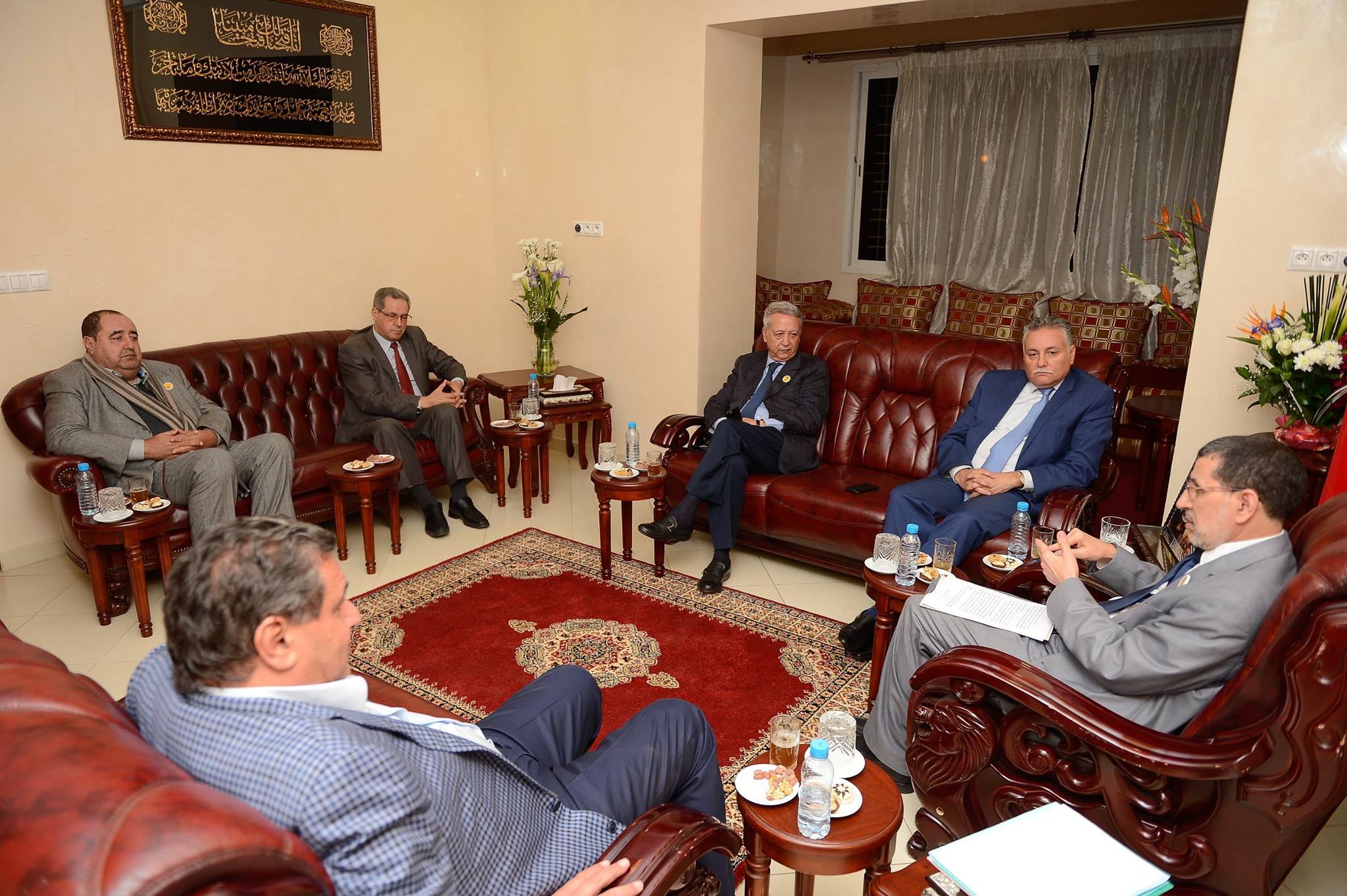 زعمــــاء الأغلبية الجديدة في مقر العدالة والتنمية