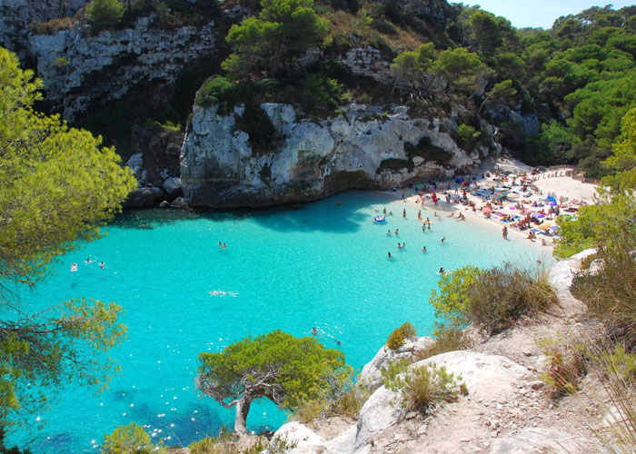 مينوركــــــا الإسبانية جزيرة الأسرار المثيرة للدهشــــــة