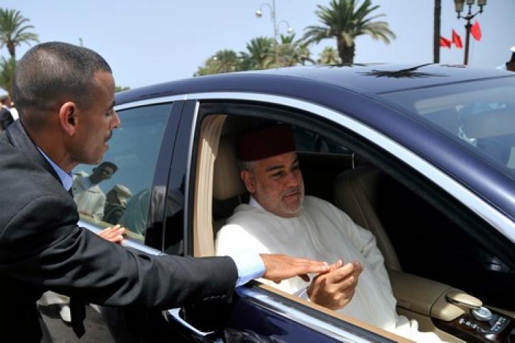 بنكيران مازال يتمتع بسيارة الخدمة وحراسة لمنزله بأوامر من الملك