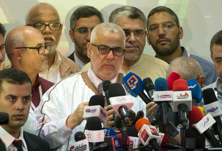 العدالة والتنمية يضع رجلا مع الحكومة وأخرى في المعارضة