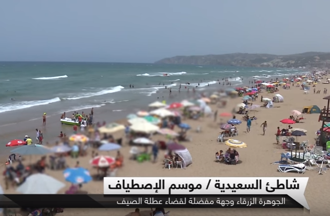   إقبال كثيف على شاطئ السعيدية