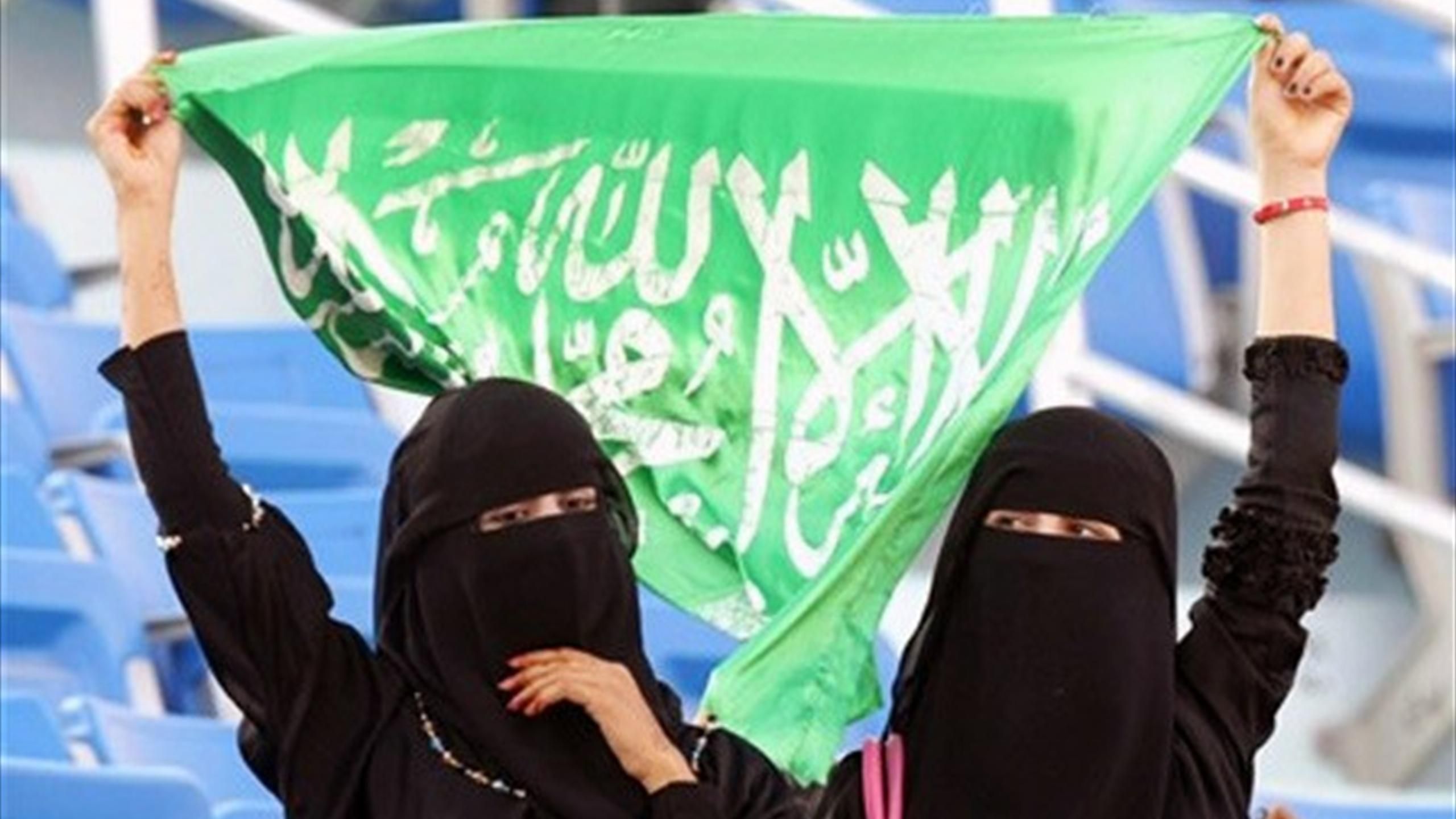النســــــــــاء يدخلن الملاعب الرياضية بالسعودية لأول مرة