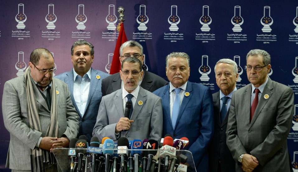 العثمانــــــي يتشاور وبنعبد الله يفتح الكتاب والعنصر يجمع حبات السنبلة