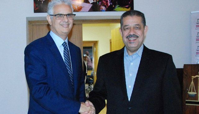 شباط يسلم رسميا الأمانة العامة لبركة ويدعو إلى وحدة الحزب