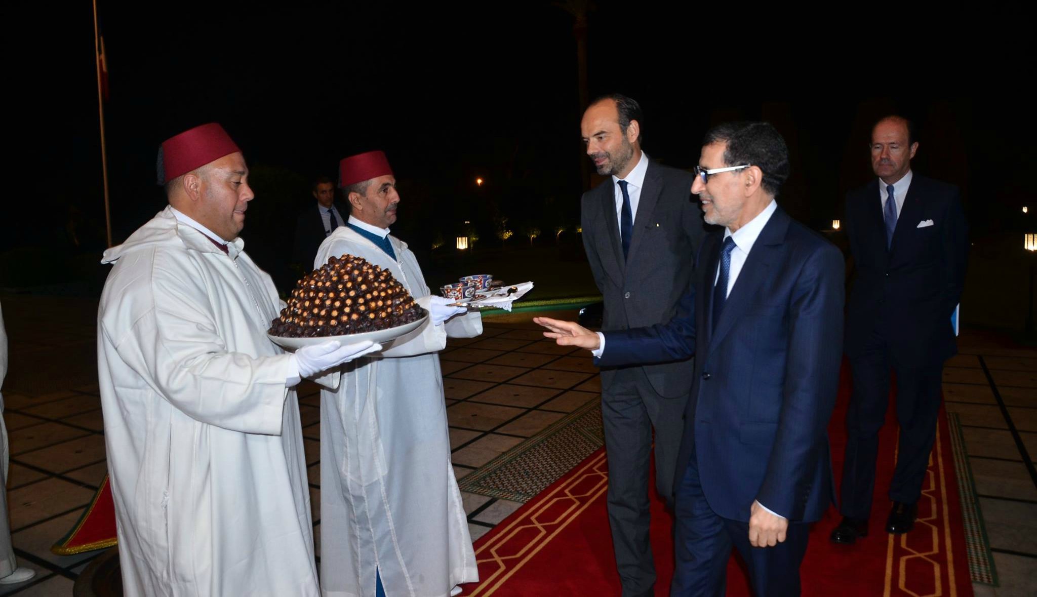 العثمانـــــــــــي يستقبل بمطار الرباط الوزير الأول الفرنسي