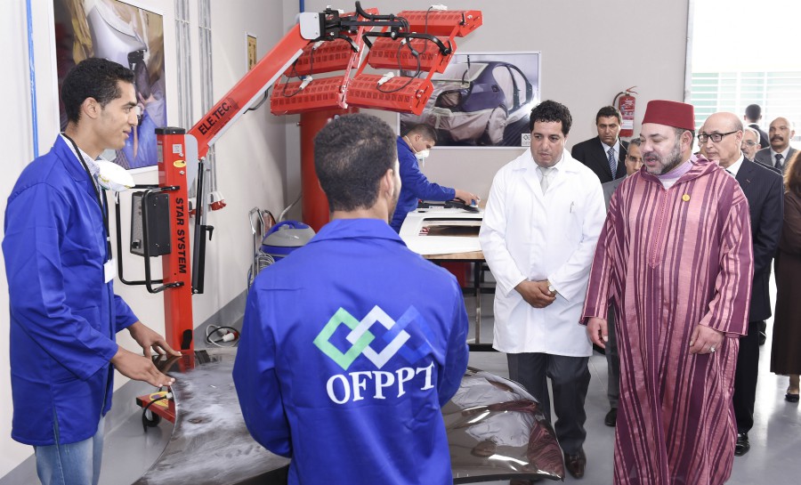 الحكومة تستجيب لتوجيهات الملك بإفراد منح لمتدربي التكوين المهني
