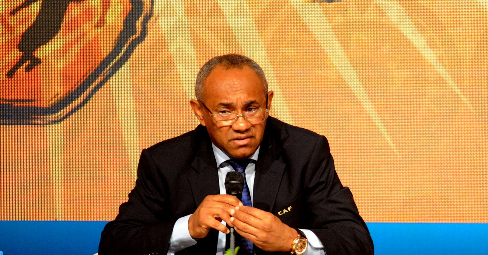 رئيس الكاف يشكر الملك ويدعم المغرب لتنظيم مونديال 2026