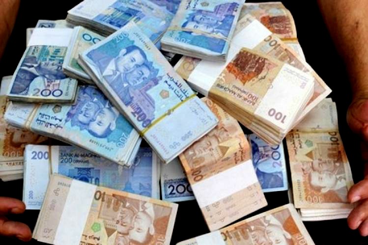 تزامنا مع تعويم الدرهم…السلطات تحاصر بارونات تهريب العملة