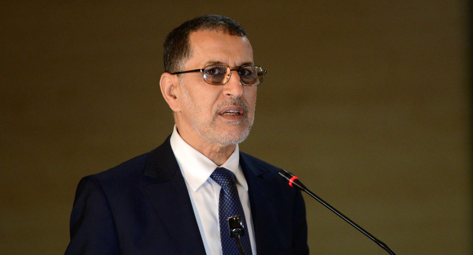 العثماني يقود وفدا حكوميا للمنطقة واحتجاجات عارمة تستقبله