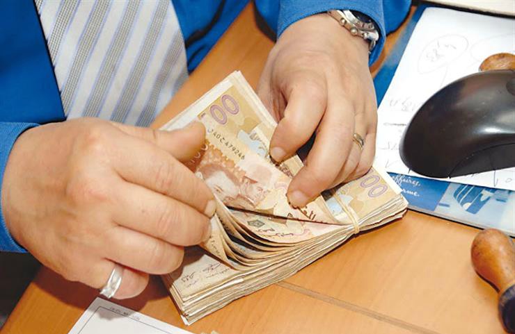  الحكومة تقترح زيادات مهمة في أجور الموظفين