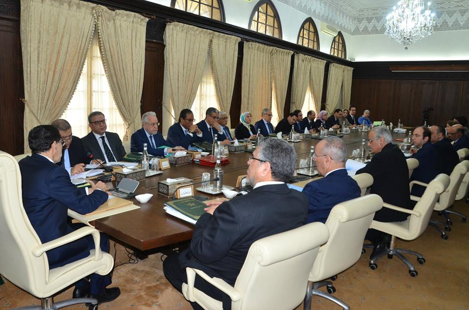 الحكومة المغربية تنتشي بتحقيق أغلب الالتزامات … وخبير مجرد مغالطات