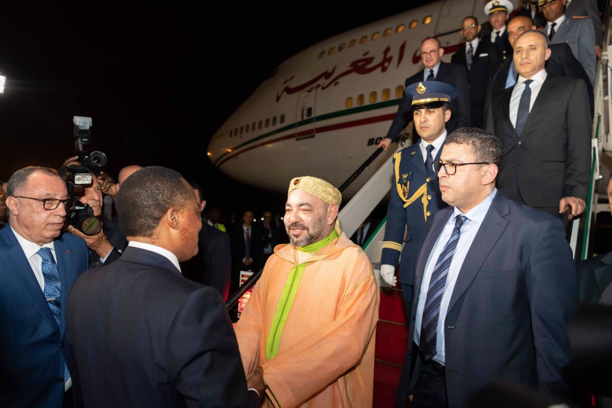 جلالة الملك يحل ببرازافيل للمشاركة في قمة رؤساء الدول والحكومات حول لجنة المناخ والصندوق الأزرق لحوض الكونغو