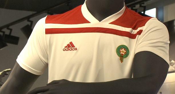 الشركة التي تزود المنتخب المغربي بالأقمصة الرياضية توضح
