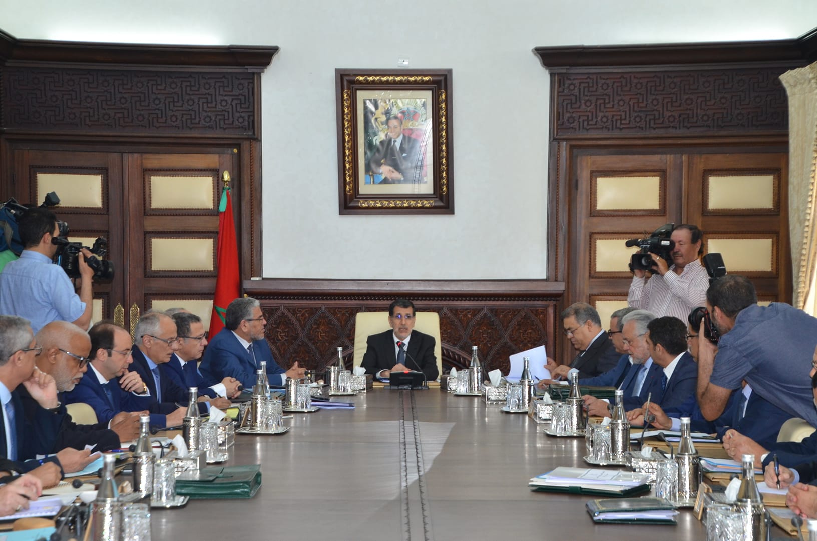 رئيس الحكومة … يدعو الوزراء للعمل الميداني والتواصل المباشر مع المواطنين