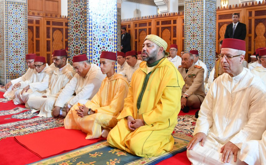 أمير المؤمنين يؤدي صلاة الجمعة بمسجد الإخلاص بمدينة الدار البيضاء