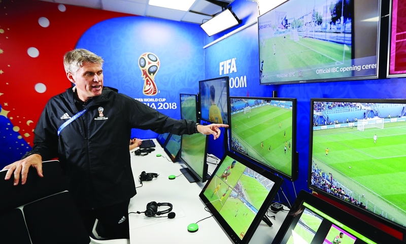تقنية VAR بين العدالة وتدمير متعة مباريات مونديال روسيا 2018