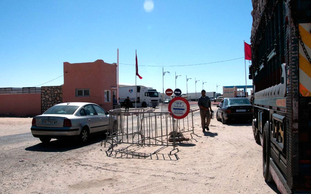 توقف حركة السير بمعبر الكركرات ينذر بأزمة جديدة بين المغرب والبوليساريو