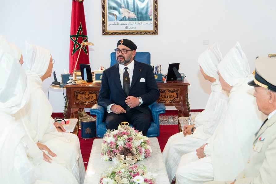أمير المؤمنين يستقبل أعضاء الوفد الرسمي المتوجه للديار المقدسة لأداء مناسك الحج