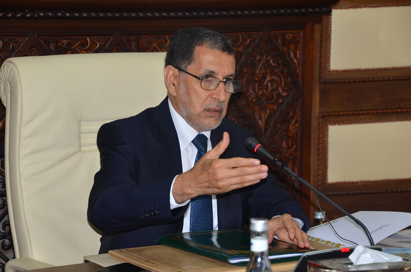 رئيس الحكومة ينفي إشاعة تسرب وباء الكوليرا إلى بلادنا 