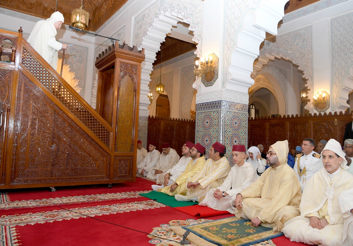 أمير المؤمنين يؤدي صلاة عيد الأضحى المبارك بمسجد أهل فاس بالمشور السعيد بالرباط