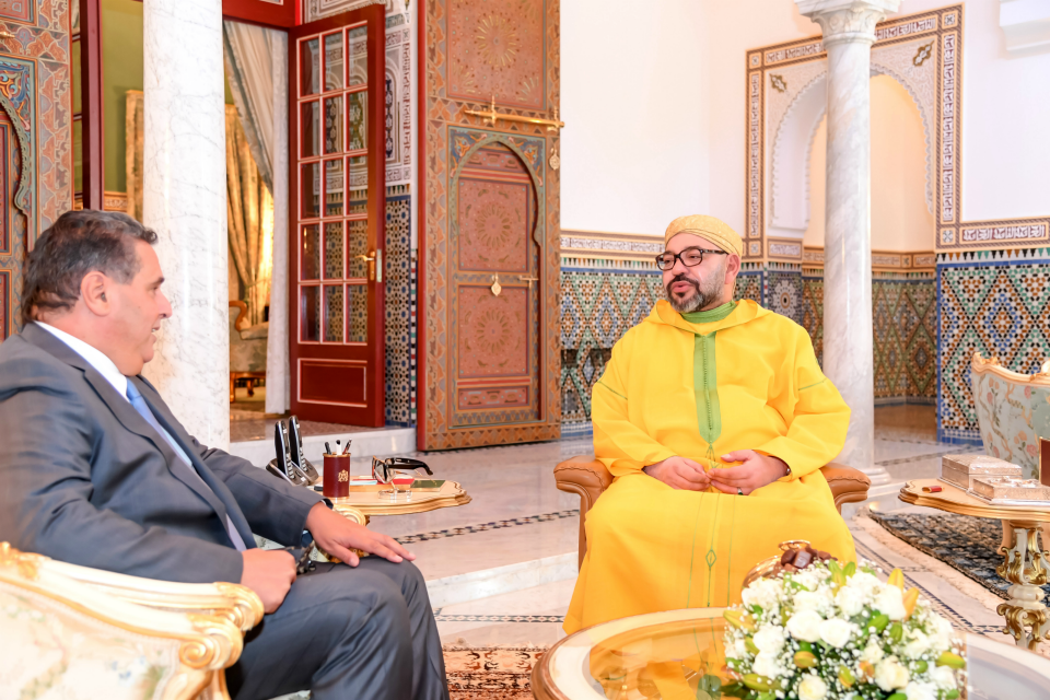 جلالة الملك يستقبل السيد عزيز أخنوش بمراكش