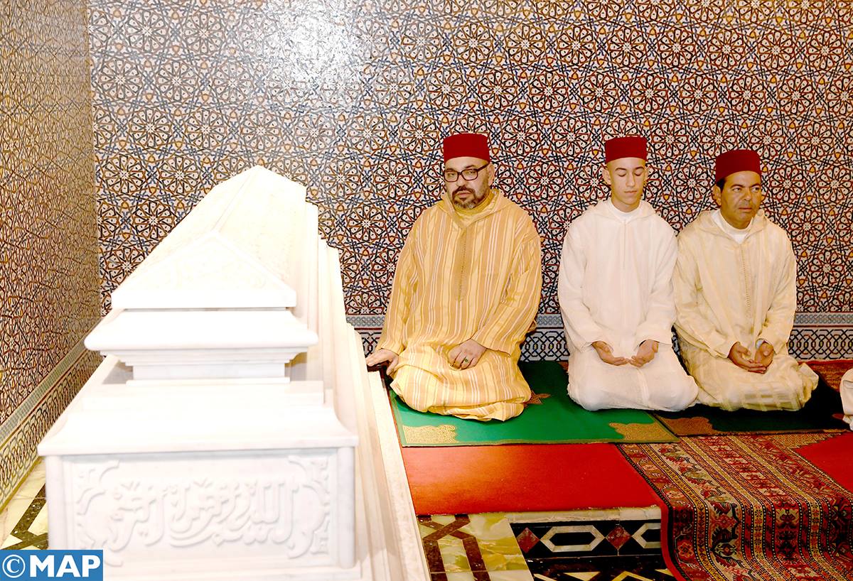 أمير المؤمنين يترأس حفلا دينيا إحياء للذكرى العشرين لوفاة جلالة المغفور له الملك الحسن الثاني