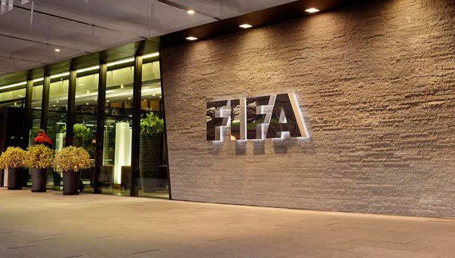 الفيفا يوقف الحكم الدولي إبراهيم تشيبو مدى الحياة