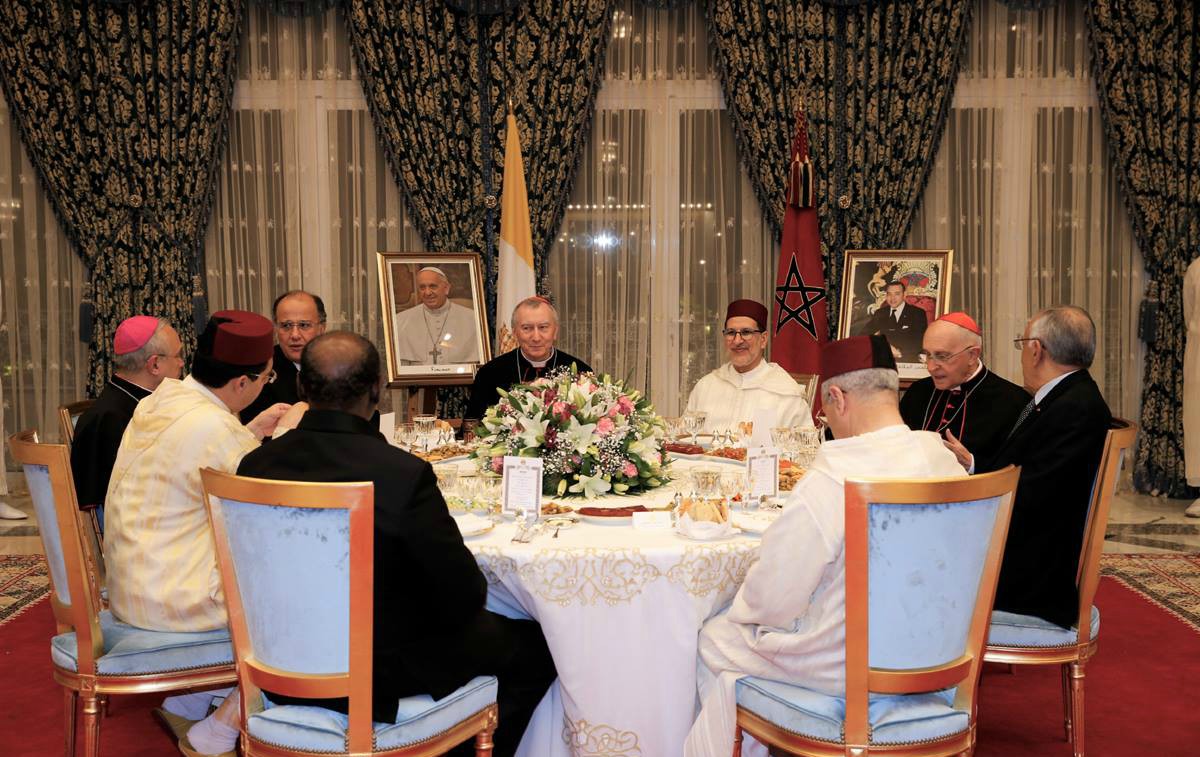 جلالة الملك يقيم مأدبة عشاء رسمية على شرف الوفد المرافق لقداسة البابا فرانسيس