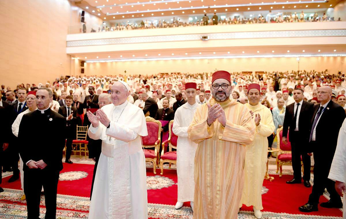 أمير المؤمنين وقداسة البابا فرانسيس يقومان بزيارة لمعهد محمد السادس لتكوين الأئمة المرشدين والمرشدات