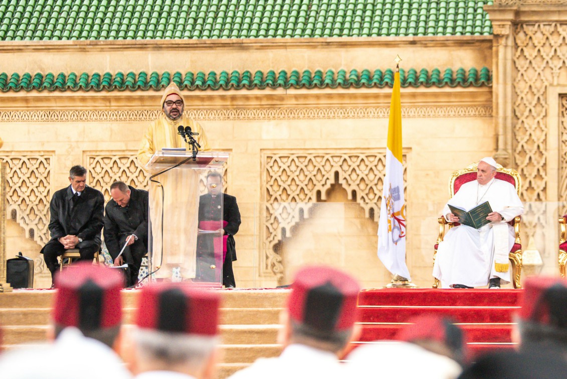 جلالة الملك يفاجئ بابا الفاتيكان بتصرف “غير مسبوق” (فيديو)