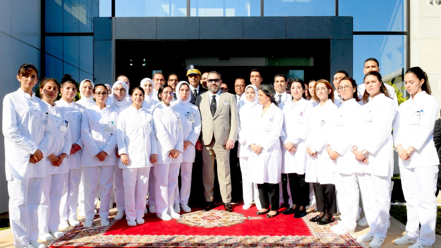جلالة الملك يدشن مركز الفحص بالأشعة والتحاليل الطبية للأمن الوطني بالرباط 
