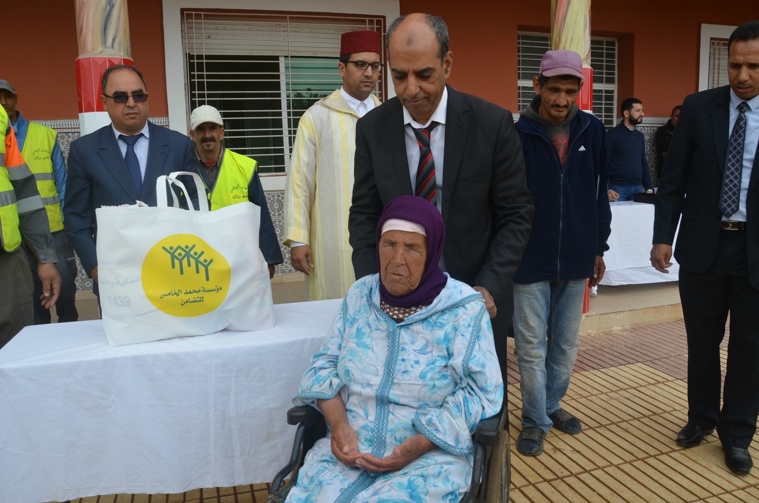 استفادة 5600 أسرة من عملية الدعم الغذائي “رمضان 1440” بعمالة طنجة – أصيلة