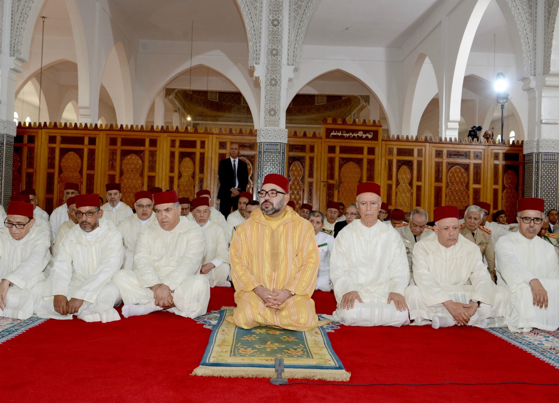 أمير المؤمنين يؤدي صلاة الجمعة بمسجد السلام بمدينة سلا