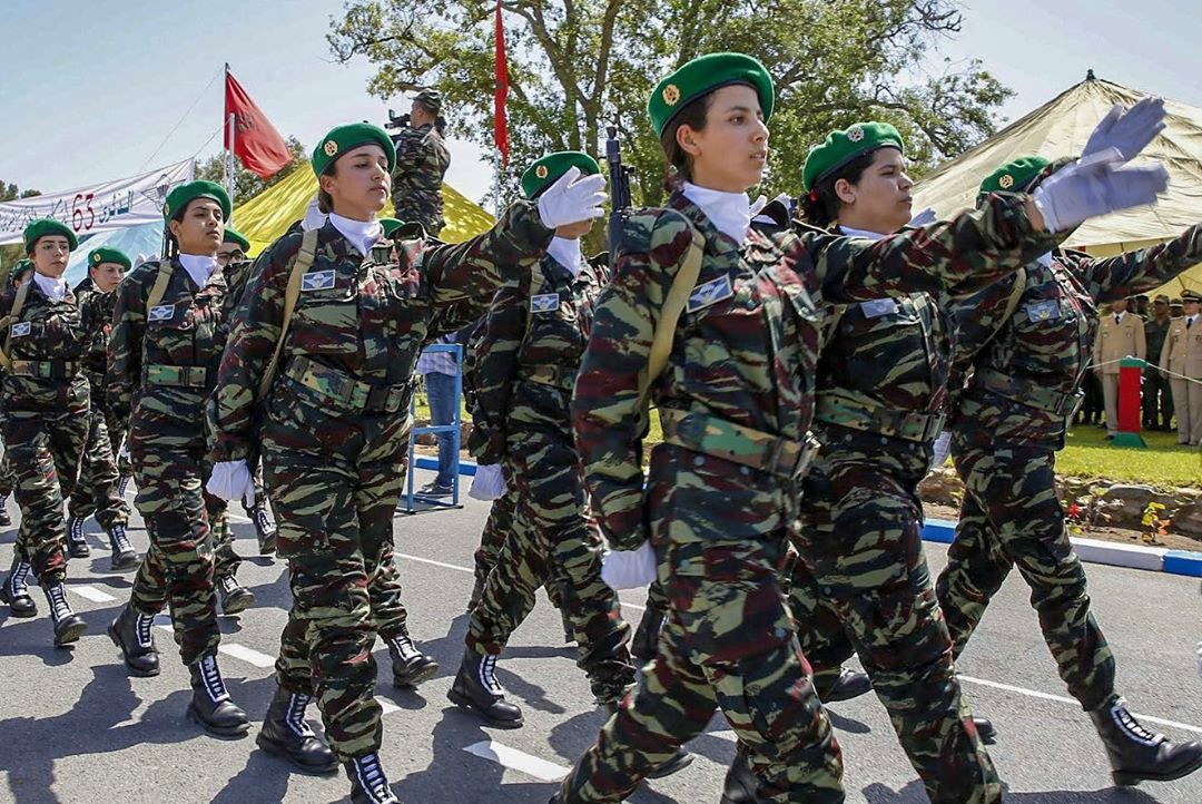 مباراة استعراضية في كرة القدم بين المنتخب العسكري المغربي ونظيره البريطاني بمناسبة الذكرى 63 لتأسيس القوات المسلحة الملكية