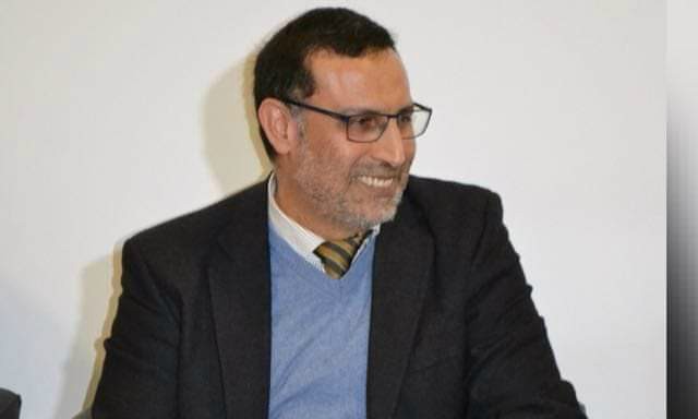 السيرة المهنية الوازنة للبروفيسور إسماعيل رموز الذي تم توقيفه بمبرر ” الخلل المهني”