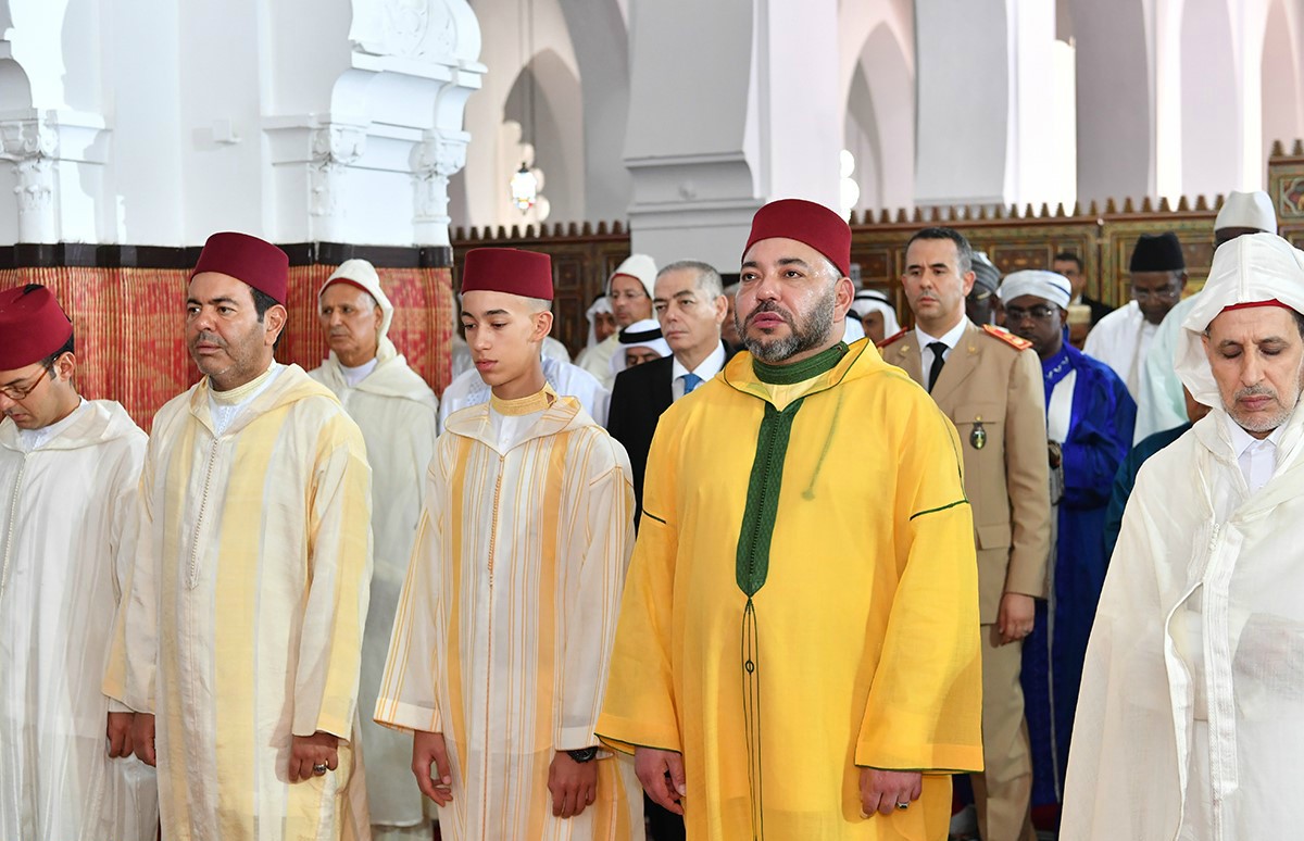 أمير المؤمنين يؤدي صلاة عيد الفطر المبارك بمسجد أهل فاس بالمشور السعيد بالرباط