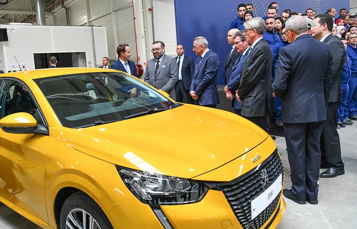 جلالة الملك يترأس بالقنيطرة حفل تدشين المنظومة الصناعية لمجموعة “ بي إس أ ” بالمغرب 