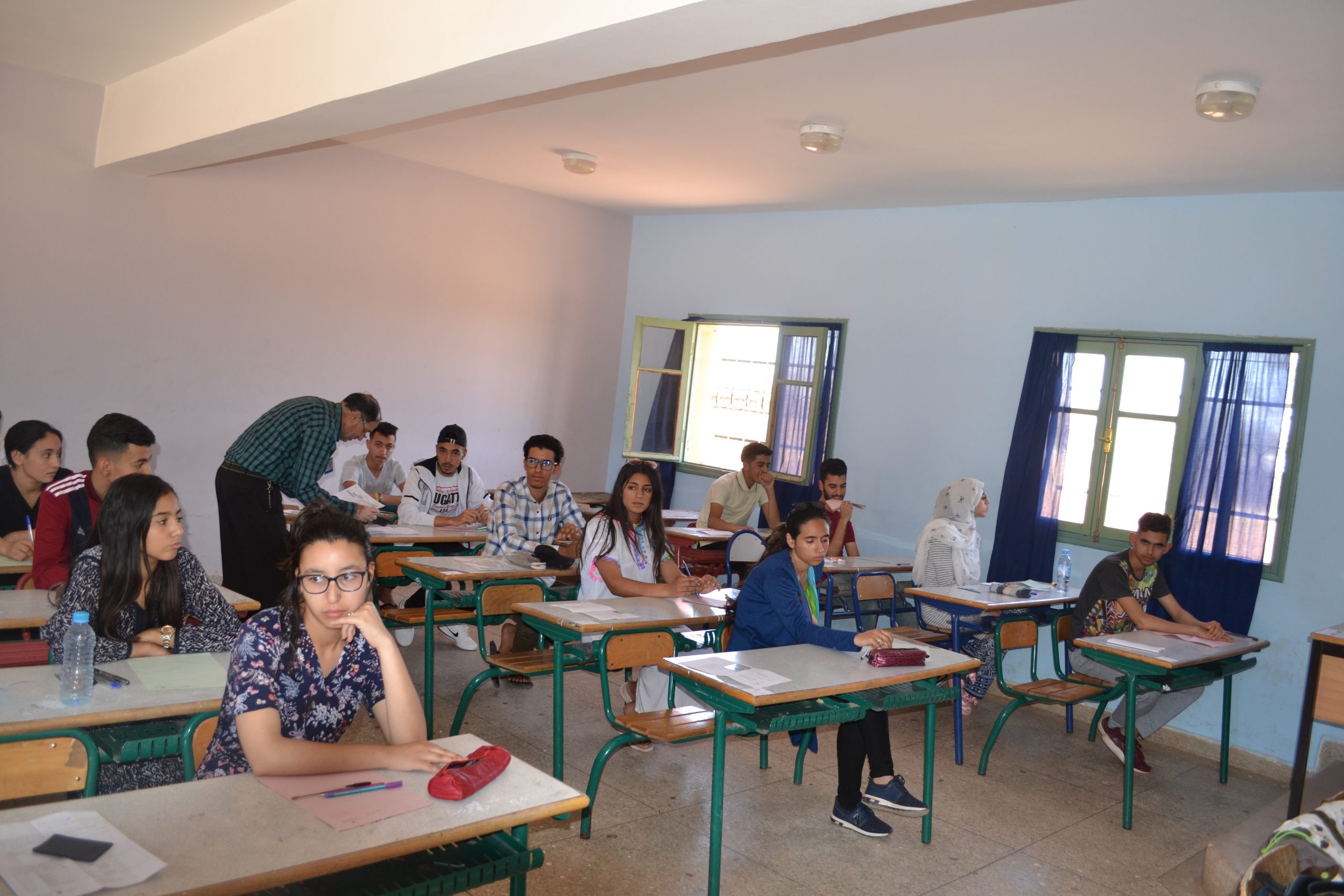 انطلاق امتحانات السنة الثانية بكالوريا بالثانوية التأهيلية طارق بخنيفرة في ظروف جيدة 