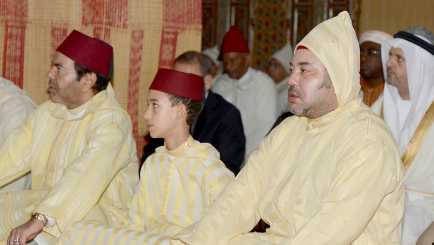 أمير المؤمنين يؤدي صلاة عيد الفطر بمسجد أهل فاس بالمشور السعيد بالرباط