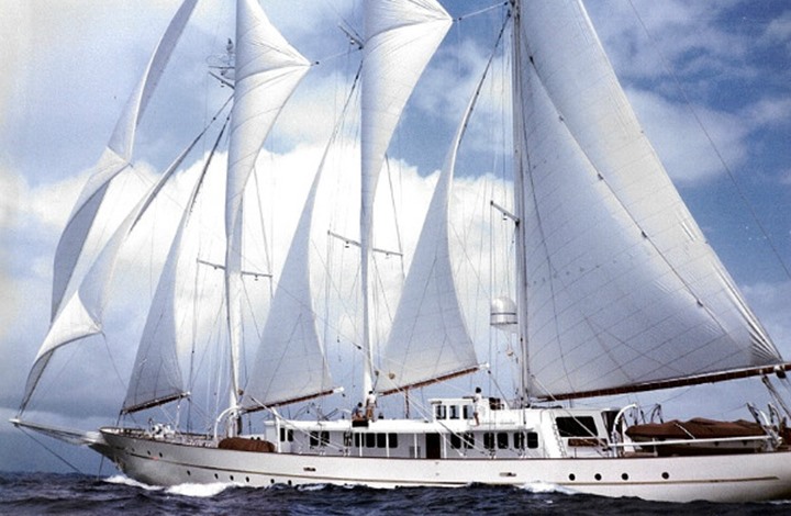 جلالة الملك يقضي عطلته على يختين أهديا له من حكام الإمارات