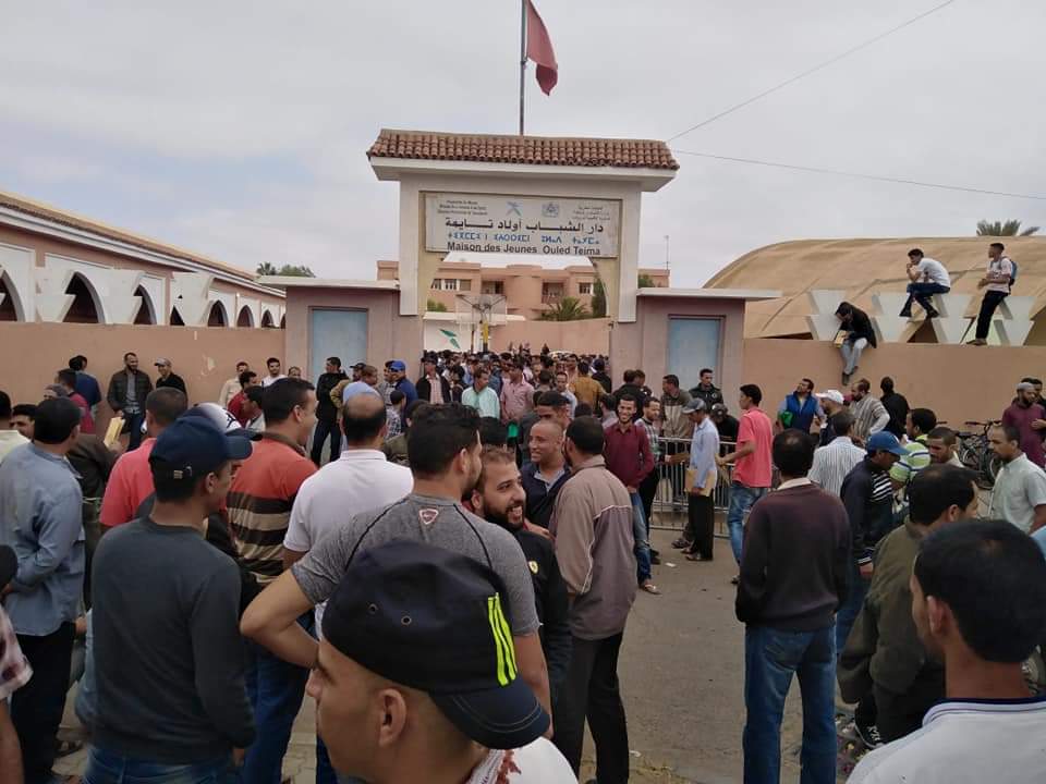 ازدحام كبير بدار الشباب اولاد تايمة لحجز فرصة عمل بفرنسا