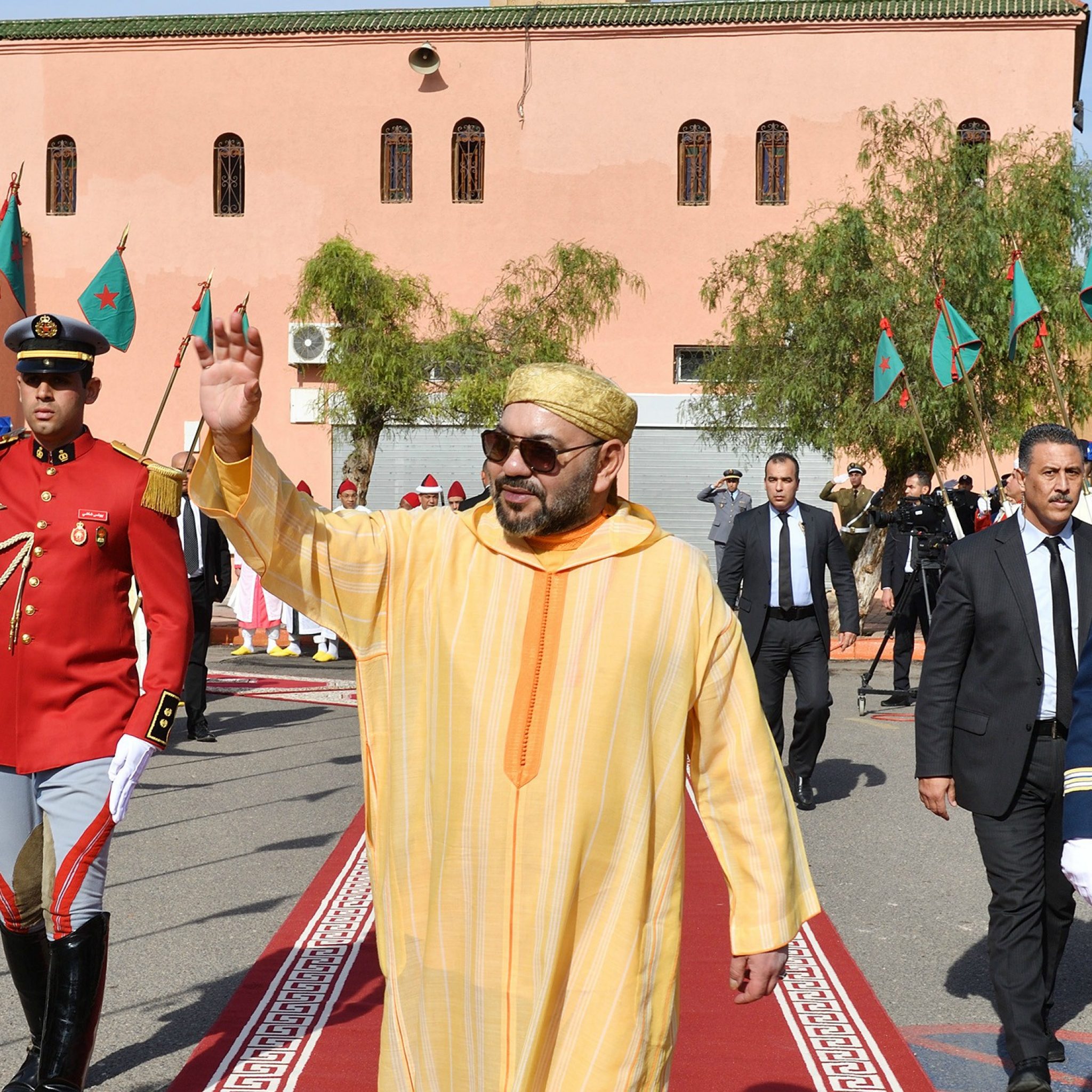 أمير المؤمنين يؤدي صلاة الجمعة بـ”مسجد أريحا” بمدينة مراكش