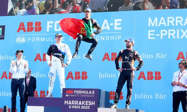 البرتغالي أنطونيو فليكس داكوسطا يفوز بسباق (الفورمولا إي) للسيارات الكهربائية بمراكش