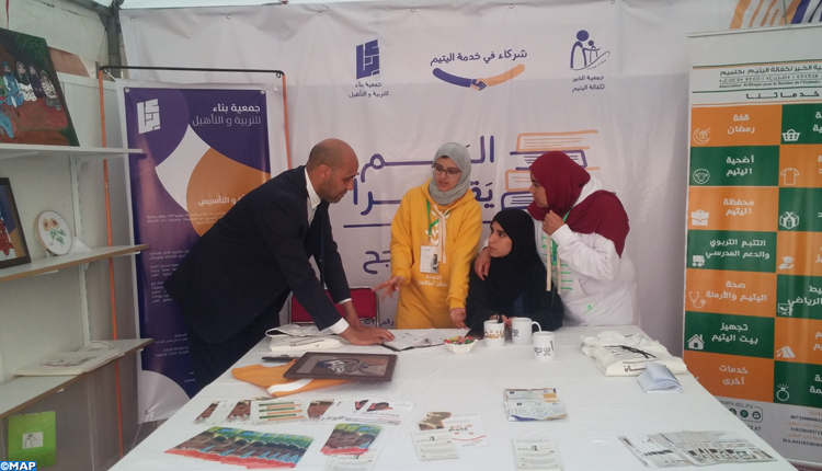 مشاركة “جمعية الخير لكفالة اليتيم” بالمعرض الجهوي للكتاب بكلميم.. رسالة فنية بليغة