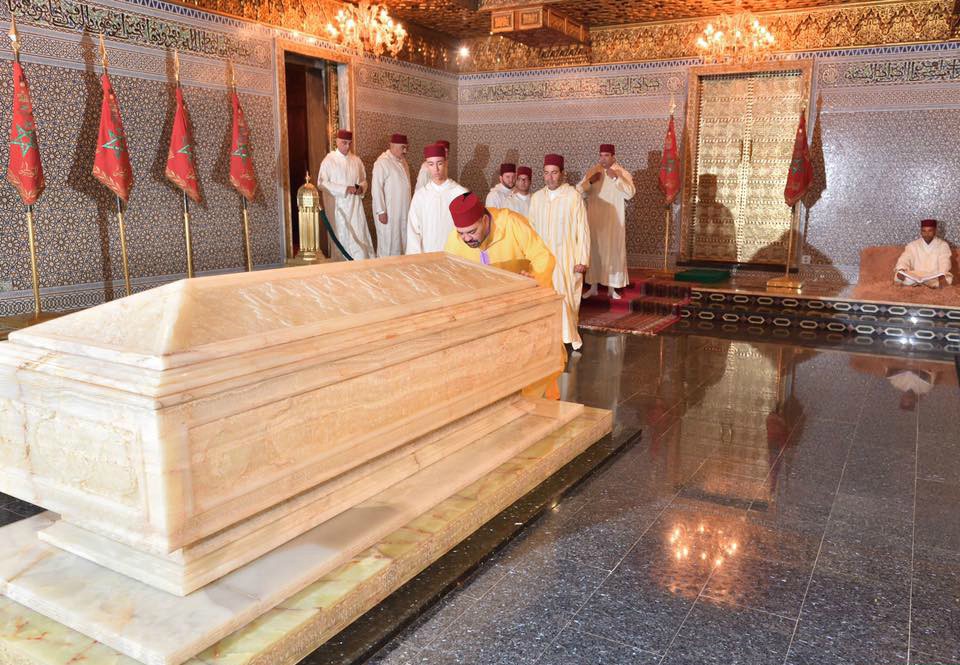 أمير المؤمنين يترحم على روح جلالة المغفور له الملك محمد الخامس