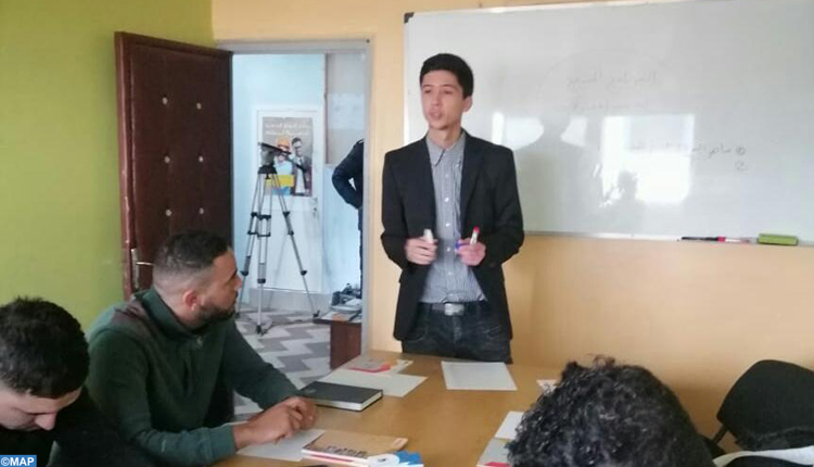 أيوب أشهبار .. شاب نذر جهوده لخدمة حاملي المشاريع بإقليم الحسيمة