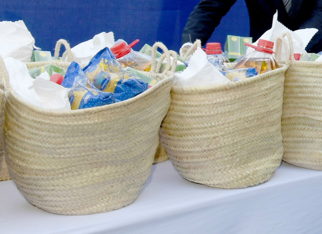 حملة تضامن كوفيد-19 لبنك التغذية .. توزيع أكثر من 10 ملايين درهم من المواد الغذائية