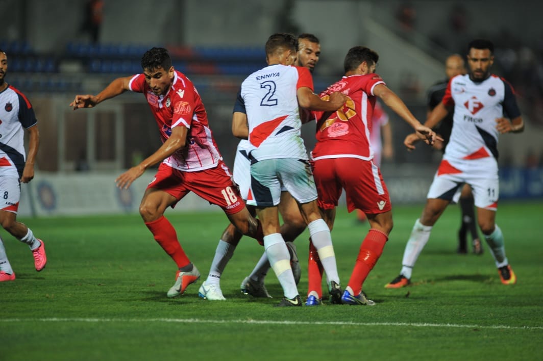 الوداد ينتزع مركز المطارد المباشر ويضيق الخناق على المتصدر الرجاء