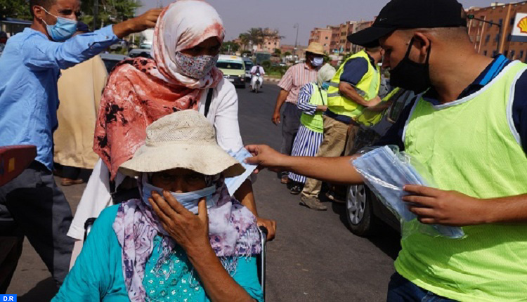 العطاوية .. حملة لتوزيع الكمامات والتوعية بمخاطر وباء (كوفيد-19)