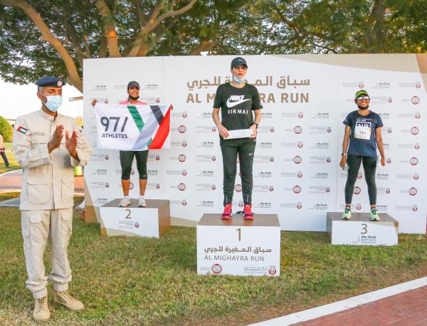 تتويج ثلاث عدائين مغاربة في “سباق المغيرة للجري” بأبوظبي